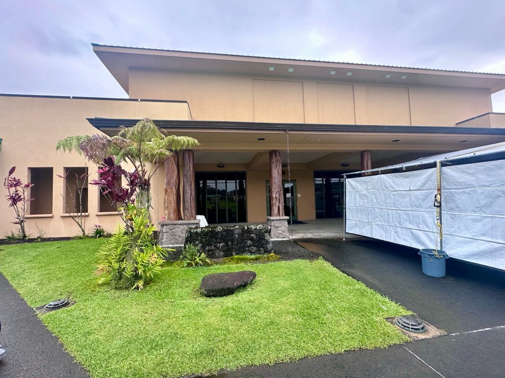 Photo of the front steps of the Kamehameha High School Chapel